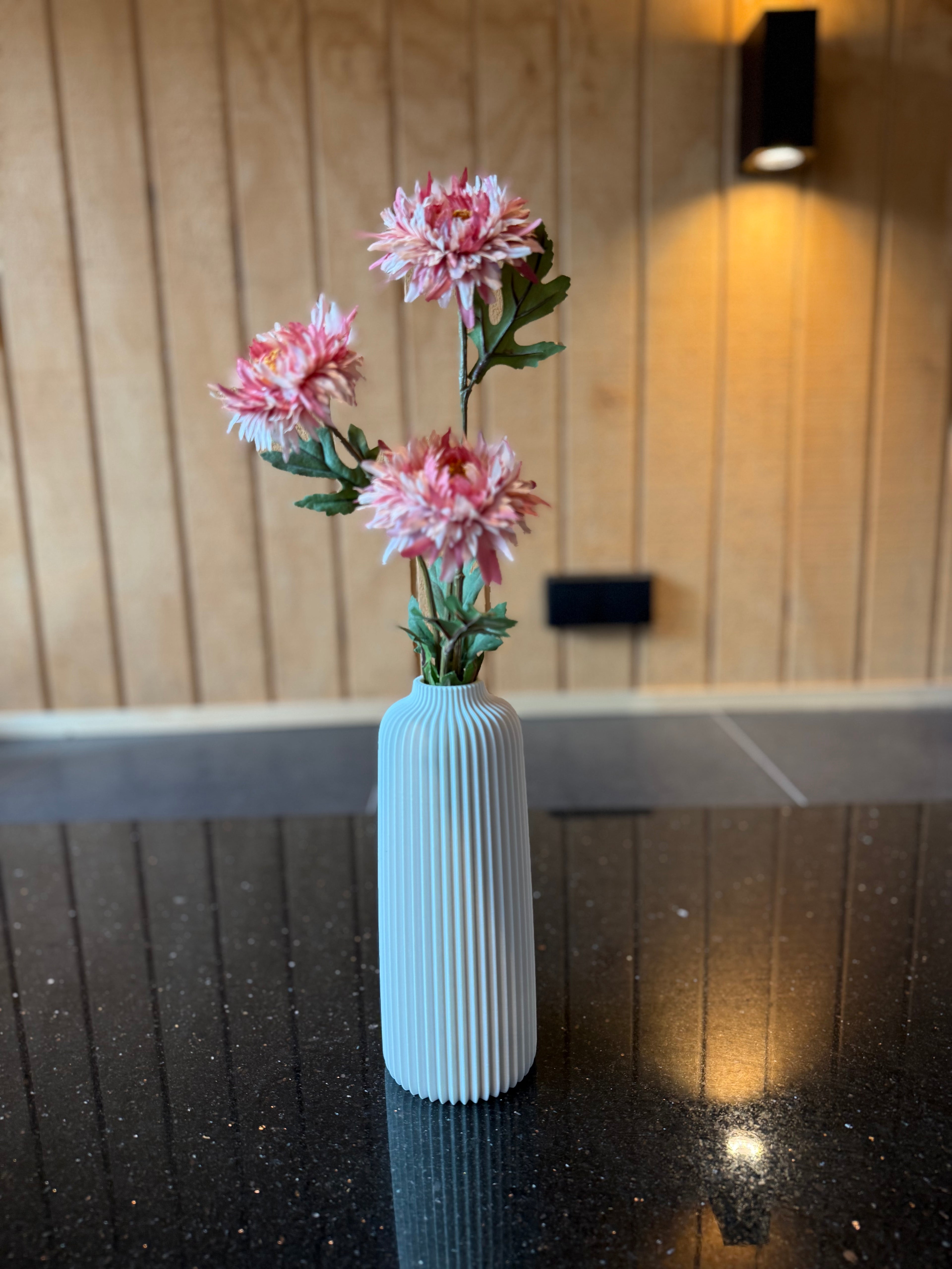 Thalor Vaas – Moderne design vaas met ribstructuur
