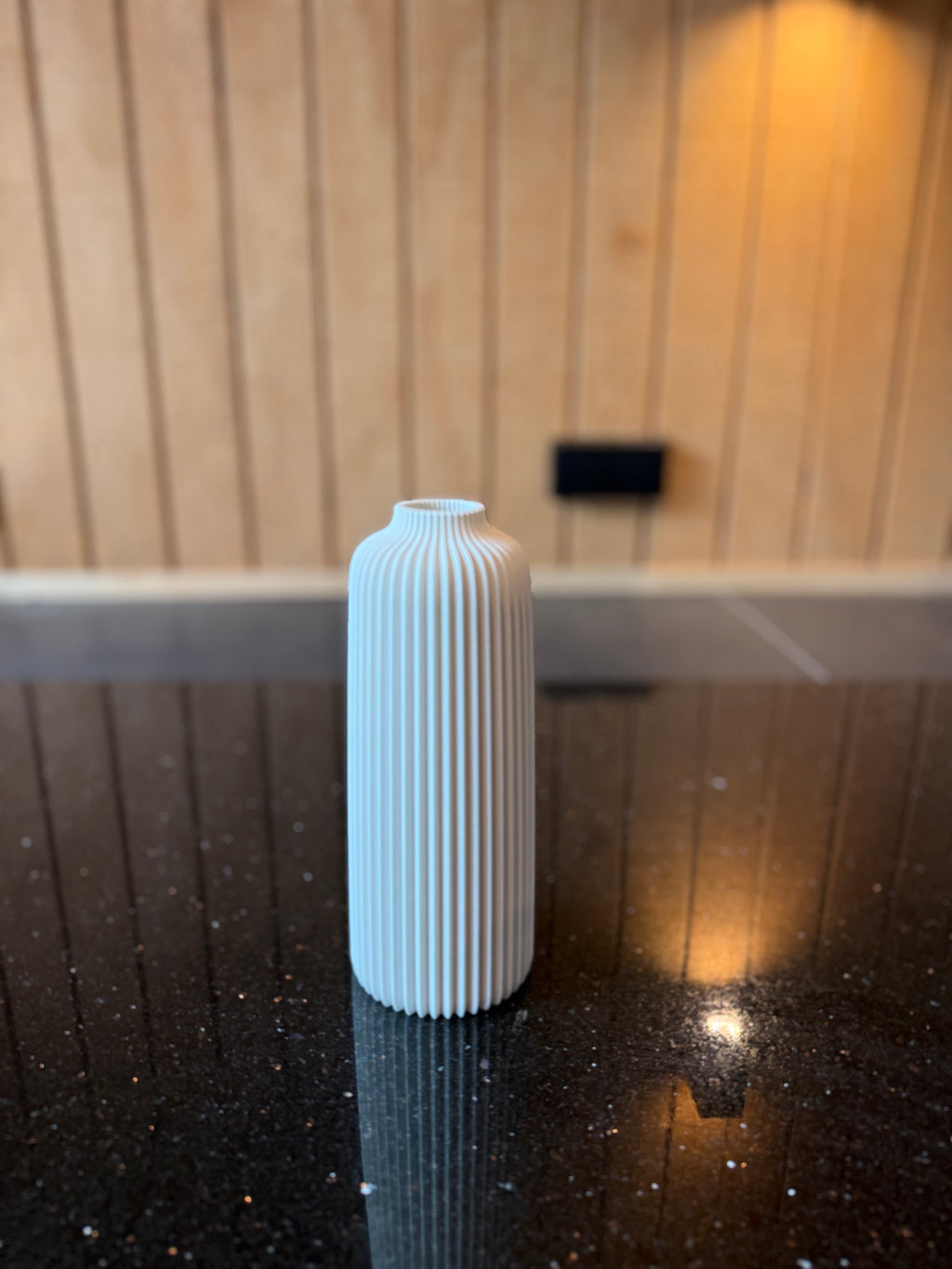 Thalor Vaas – Moderne design vaas met ribstructuur